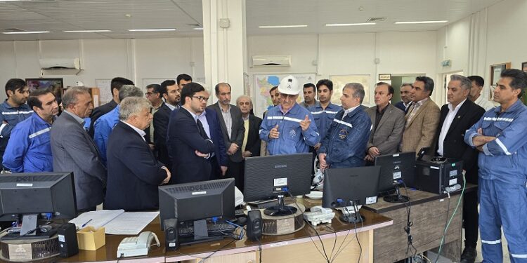 بازدید معاون وزیر نفت از تاسیسات انتقال نفت منطقه فارس