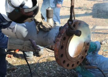 اصلاح و تعویض شیرآلات یک خط لوله  در مراکز انتقال نفت منطقه خوزستان