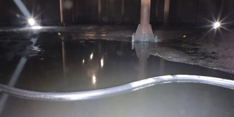 آماده‌سازی ایمن یکی از مخازن مرکز انتقال نفت رفسنجان برای ذخیره‌ فرآورده