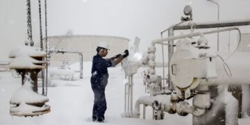 بررسی پایداری تامین سوخت زمستانه از دومین خط لوله صعب العبور جهان