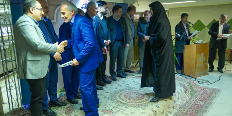 رزمندگان، ایثارگران و خانواده معظم شهدا تجلیل شدند