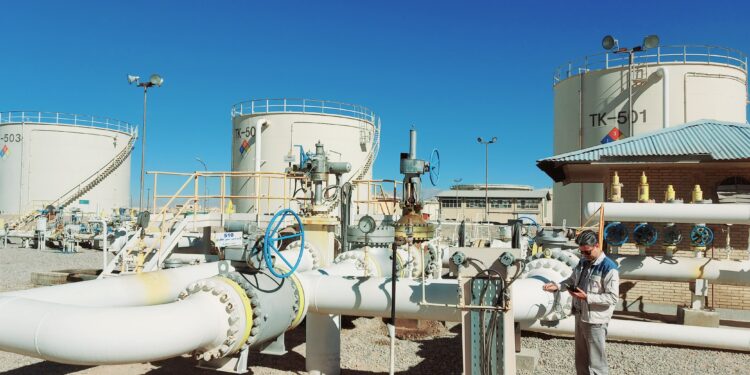 ضخامتسنجی نقاط بحرانی منیفولدهای مراکز انتقال نفت منطقه جنوب شرق