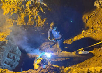 ایمن سازی خط لوله ۸ اینچ سوخت هواپیما در منطقه اصفهان