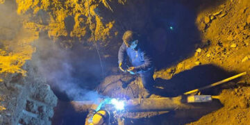 ایمن سازی خط لوله ۸ اینچ سوخت هواپیما در منطقه اصفهان