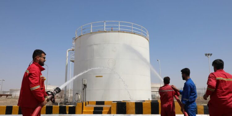 برگزاری مانور آموزشی ایمنی در مرکز انتقال نفت شهید دهنوی