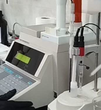 راه اندازی دستگاه سنجش میزان اسیدیته روغن تجهیزات دوار در منطقه اصفهان