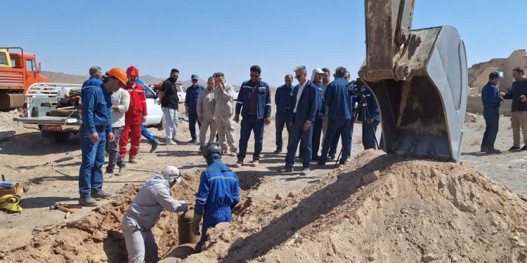 اجرای مانور برداشت غیرمجاز در مسیر خط لوله نایین ـ اصفهان