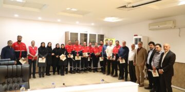 تقدیر از آتشنشانان صنعت انتقال نفت در منطقه خوزستان