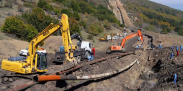 تعویض نقاط خوردگی در خط لوله فرآورده ری – ساری