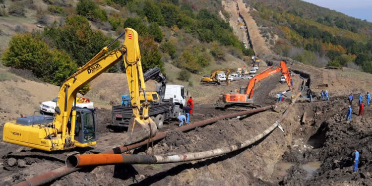 تعویض نقاط خوردگی در خط لوله فرآورده ری – ساری