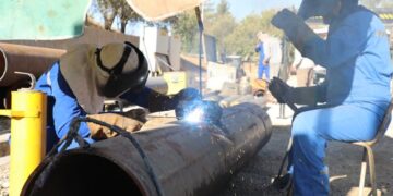 تعویض لاین های ورودی و خروجی آخرین پمپ اصلی منطقه اصفهان