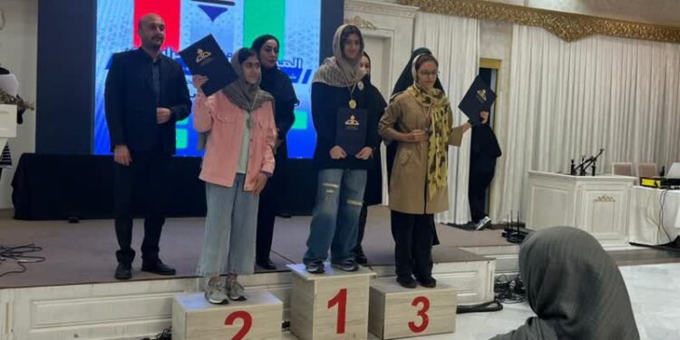 دختری 15 ساله با مدال های طلای ورزشی