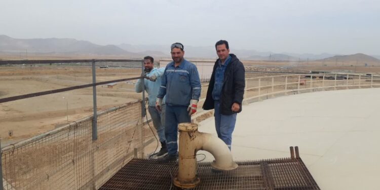 تقویت ایمنی مخازن نفتی با ایمن‌سازی هندریل‌های سقف مخازن 102A و 102B در مرکز انتقال نفت شازند