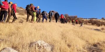 صعود سراسری کارکنان شرکت بر فراز بیستون