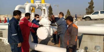 انجام عملیات هواگیری و تست نشتی اتصالات منیفولد جدید در تاسیسات و فشار شکن قم