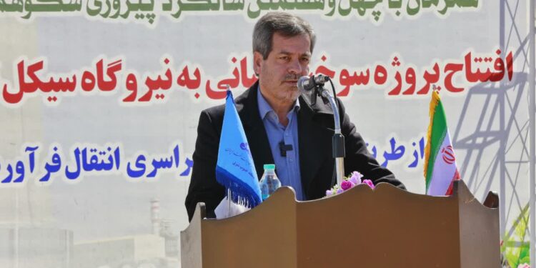 طی مراسمی با حضور مسئولان؛ نیروگاه سیکل ترکیبی تابان در یزد به شبکه خطوط لوله فرآوردههای نفتی متصل شد