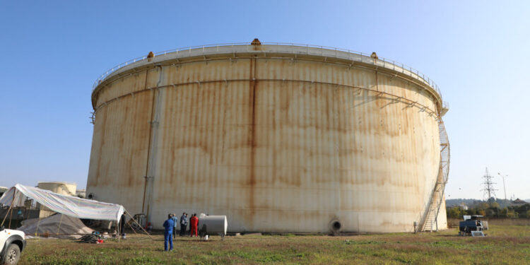 تعمیرات اساسی مخزن 207A مرکز انتقال نفت ساری